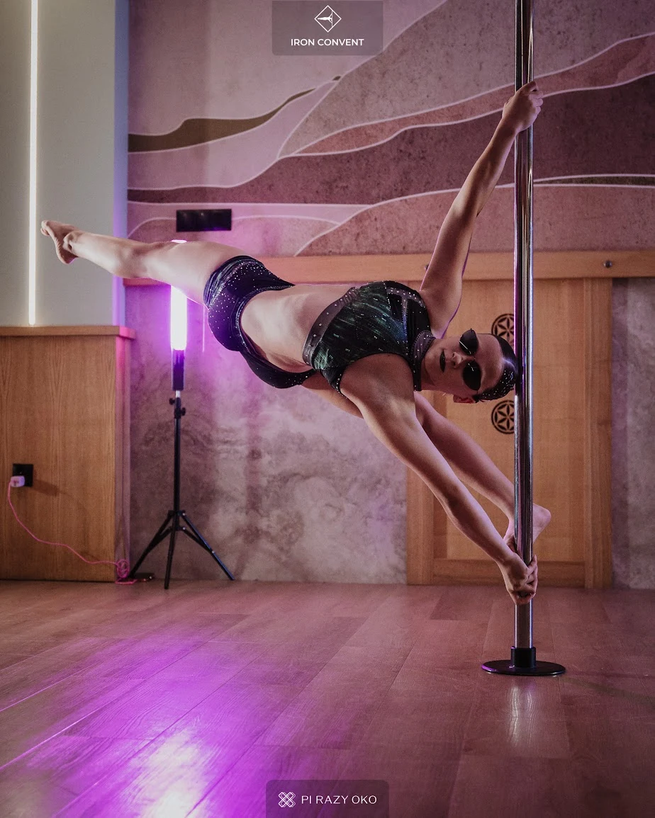 Pole hold in an Iron Convent training room — photo used for the Pole Kids offer